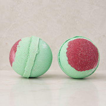 Holly Berry & Mistletoe Bath Bomb